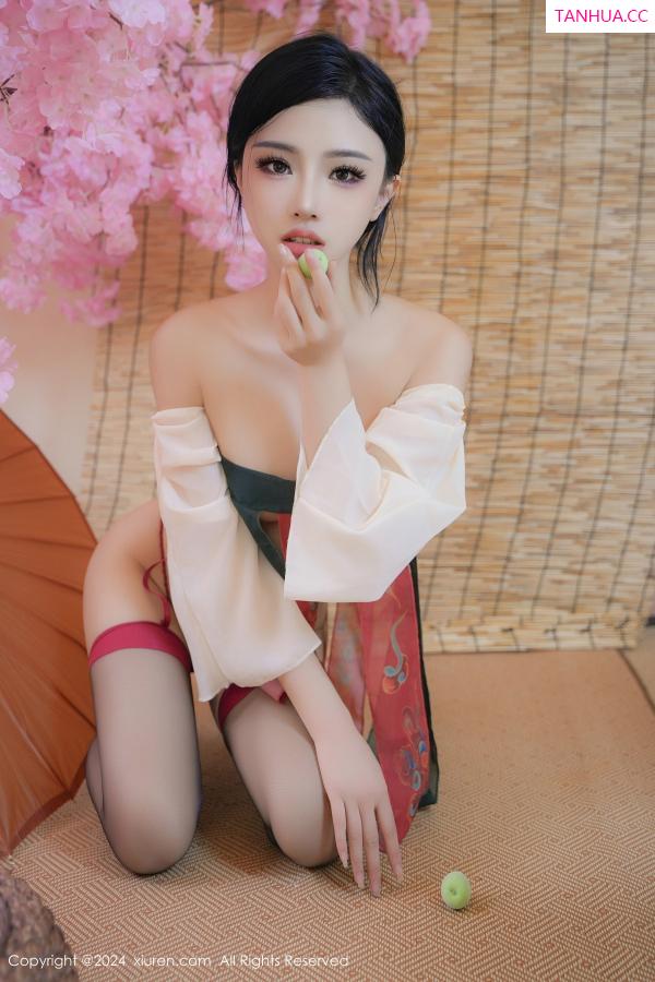   [XiuRen]高清写真图 2024.10.28 No.9351 妙可可Cheese 黑丝美腿第33张图片